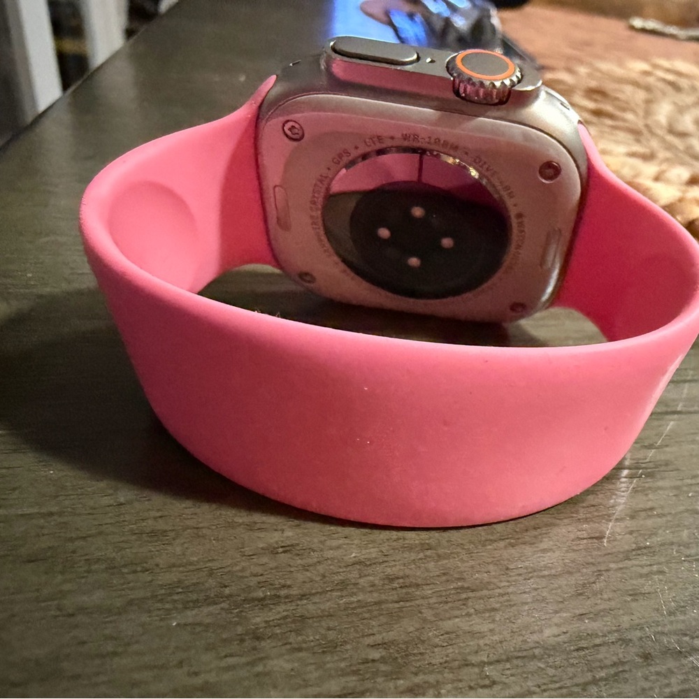 Apple Watch Ultra 2/ Smartwatch with Pink Band and additional bands to change - Picture 3 of 5
